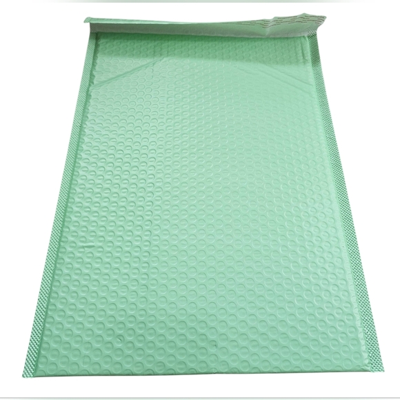 Green Heavy Duty Poly Bubble Mailers, 25 Count 10½" x 15". Waterproof - Picture 2 of 2